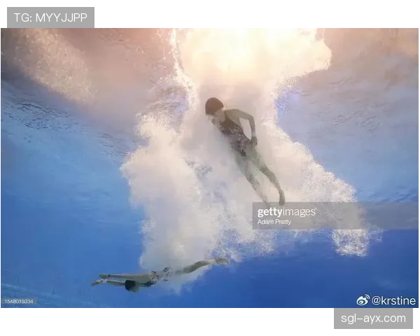 闫子贝展现惊人水下技术,泳池中的“水下飞鱼”震撼全场 闫子贝展现惊人水下技术,泳池中的“水下飞鱼”震撼全场