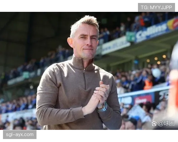 曼联传奇球星重返老特拉福德，助力青训体系实现重大突破